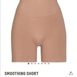 SKIMS Smoothing Short Small Sienna